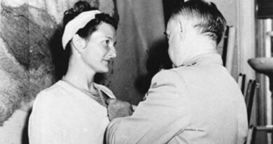 Virginia Hall receiving a Distinguished Service Cross from President Harry Truman